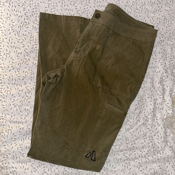 NWOT | Women’s Dark Green Eddie Bauer Trail Pants | Size 10 - Picture 1 of 3